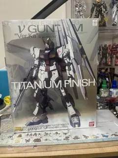 未組立νガンダム \"Ver.Ka\" MGチタニウムフィニッシュ チタニウムフィニッシュのMGガンプラ「νガンダム Ver.Ka」6月
