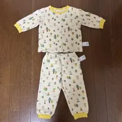 ユニクロ　長袖パジャマ　上下セット　プーさん　90cmのサムネイル