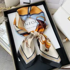 シルク風 馬柄 幾何学模様 スカーフ 70cm x 70cm