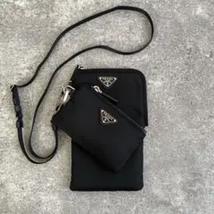近年モデル　美品　プラダ ショルダーバッグ　スマホケース　小物入れ　ナイロン　黒のサムネイル