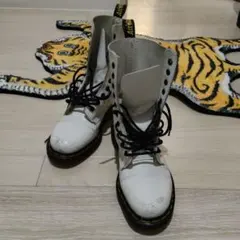 Dr. Martens ホワイト １０ホール ブーツ　UK5のサムネイル