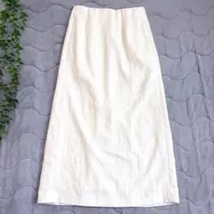 美品✨ミラオーウェン✨ホワイト エンボス加工　タイトスカート ロング丈　サイズ0のサムネイル