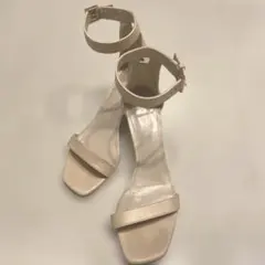 STUART WEITZMAN ベージュストラップサンダルのサムネイル