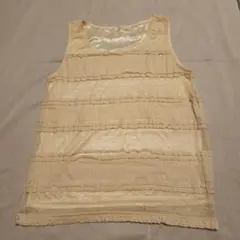 再値下げ　新品　フリル付きクリーム色タンクトップのサムネイル