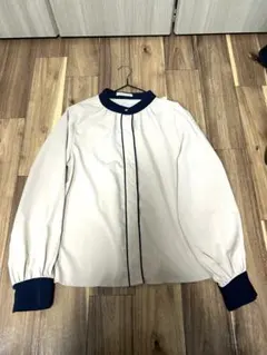 バイカラーデザイン釦ブラウス　ベージュ