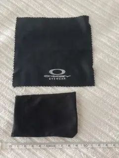 オークリー 用クリーニングクロス と レンズ収納用 袋 新品未使用