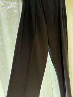 マタニティパンツ　センタープリーツ　黒