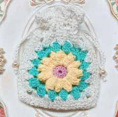 ハンドメイド モチーフ編み巾着 ラメホワイト