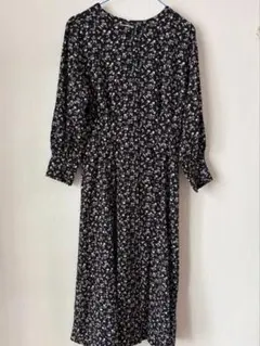【美品】any SiS 花柄ワンピース⭐︎ブラック 七分袖のサムネイル