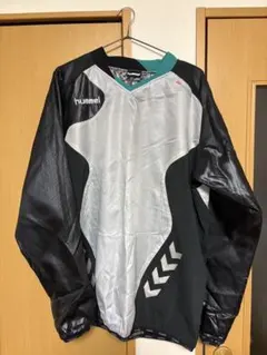 hummel ピステ・ウィンドブレーカー 黒・シルバー