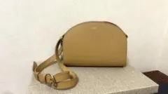 A.P.C ハーフムーンバッグ　SABLEのサムネイル