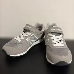 New Balance グレー スニーカー マジックテープ付き