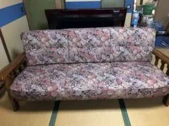 カリモクコロニアル3人掛けソファーのサムネイル