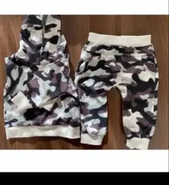 迷彩柄 フード付きトレーナーとパンツ 70cm