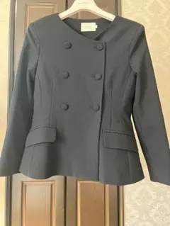 DHOLIC ダブルくるみボタンノーカラージャケット　黒のサムネイル