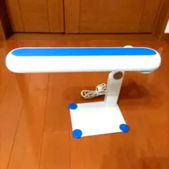 ホワイトと青のデスクライト