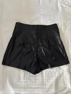 レザー ショートパンツ