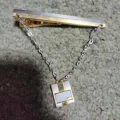 モダンデザイン ネクタイピン チェーン付き