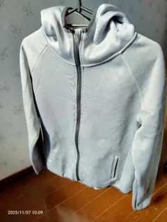 Closhi Sport シルバージャケット の、Lサイズ ポケット付きで実用的