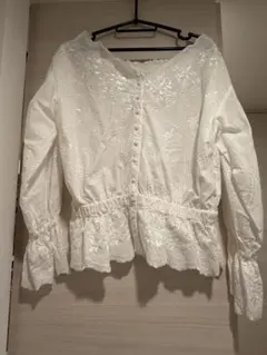 PAGEBOY 刺繍入りホワイトブラウス 長袖