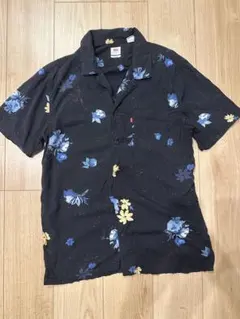 【ブラックベース◎】Levi's リーバイス 花柄 半袖 アロハシャツのサムネイル