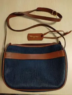 Ferragamo フェラガモ　ネイビー ショルダーバッグのサムネイル