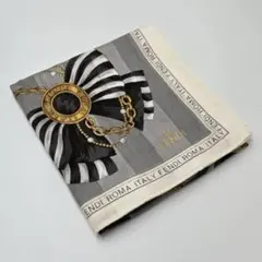 美品☆FENDI フェンディ ハンカチ 綿 グレー リボン柄のサムネイル