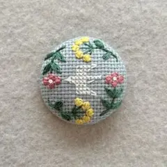 刺繍ブローチ　お花と鳥さん【水色】
