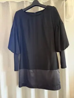 黒のバルーンスリーブミニワンピース