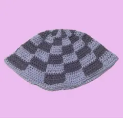 グレーと紫のチェック柄バケットハット