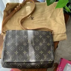 Item thumbnail for item 9e4cdedc-26b7-42f7-aa1f-5eb103d17bf3