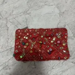 赤いビーズ刺繍クラッチポーチ