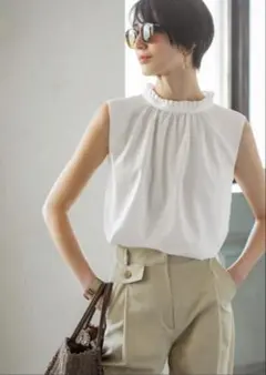 新品タグ付き★スタイルデリ STYLE DELI 襟元プリーツノースリブラウス