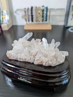 超特価✨ マダガスカル産 水晶クラスター 木製台座付き