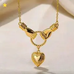 ゴールドハートネックレス　カジュアル　エレガント　個性的　アート　ユニーク