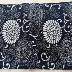 ■H062■古布■木綿■藍染　菊唐草柄　型染め　はぎれ■153cm