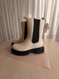 新品 SHOO・LA・RUE トラックソール チェルシー サイドゴア ブーツ 白