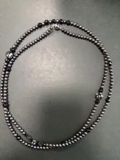 黒と紫のパールの二重ネックレス