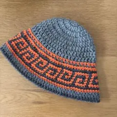 グレーとオレンジの編み込みニットキャップ　クラッシャーハット　雷紋柄　ウール