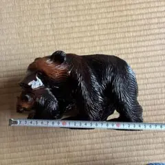 木製 クマと子クマの彫刻