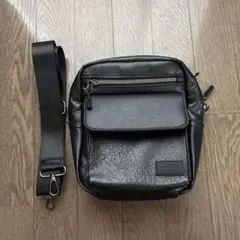 レザー ショルダーバッグ ブラック 多機能