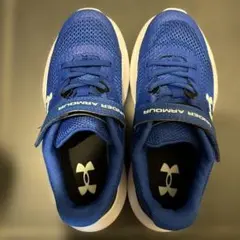 UNDER ARMOUR スニーカー　キッズ　19センチ