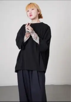 【新品タグ付】attrayant オーバーサイズタックTシャツ 五分丈 ブラック