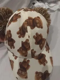 ティムクマ柄ポンポン付きキャップ