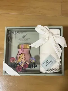 ディズニー　ハンド＆ネイルクリーム、ハンドタオルギフト　不思議の国のアリス