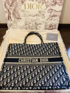 大人気！入手困難！クリスチャンディオール♡ブックトートbag