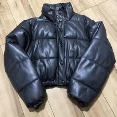【ZARA】クロップドパファーダウンジャケット　フェイクレザー　S ZARA】クロップドパファーダウンジャケット フェイクレザー S - メルカリ