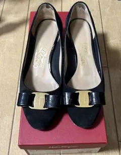 Ferragamo 黒 ヴァラ　パンプス