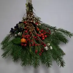 フレッシュ、モミの木と 多彩木の実のスワッグ、クリスマス、メルカリ発送