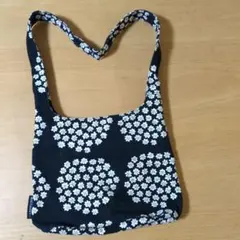 斜めがけバッグ　プケッティ　marimekko 花柄 ショルダーバッグ